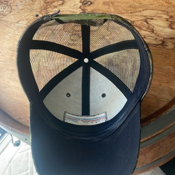 Patagonia snap back camouflage hat - Picture 3 of 3